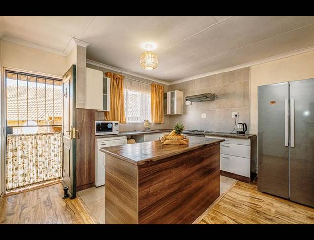 2 BEDROOM TOWNHOUSE FOR SALE IN ALLEN'S NEK